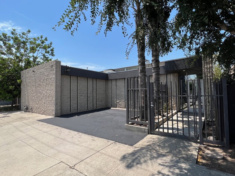 5721 Cahuenga Blvd, North Hollywood, CA en venta - Foto principal - Imagen 1 de 17