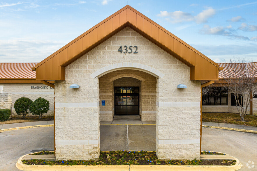 4352 N Josey Ln, Carrollton, TX en alquiler - Foto del edificio - Imagen 1 de 7