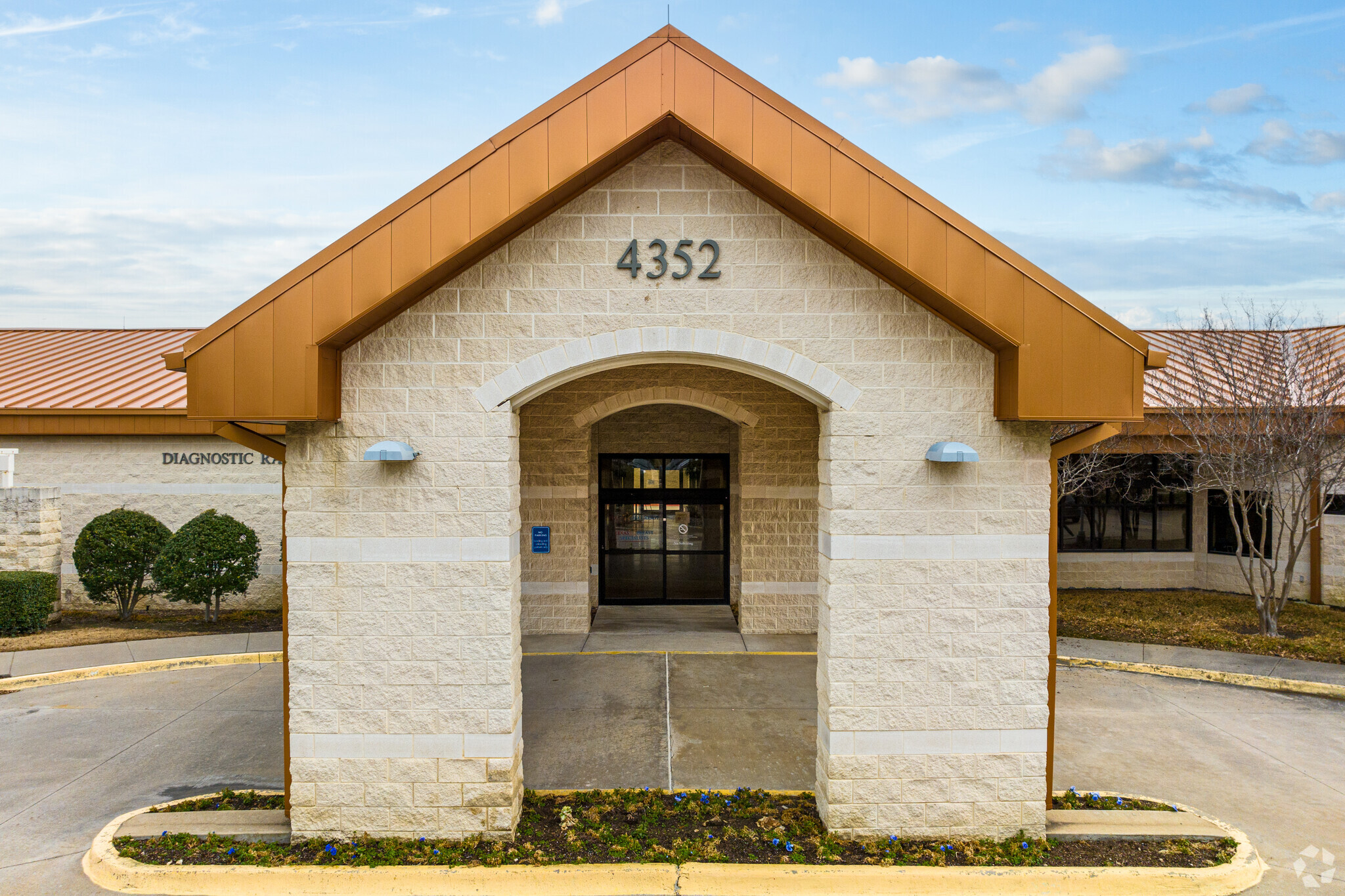 4352 N Josey Ln, Carrollton, TX en alquiler Foto del edificio- Imagen 1 de 8