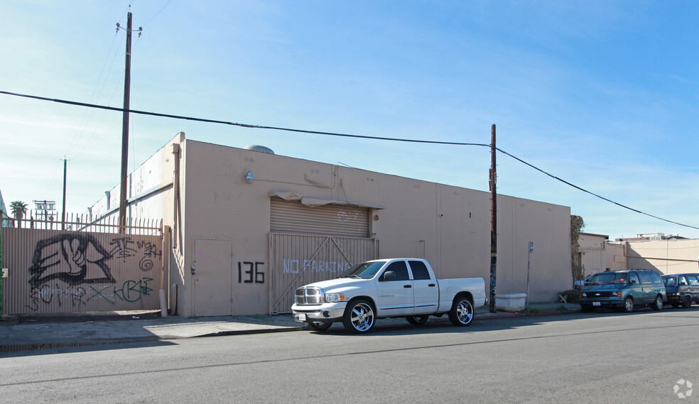 130-136 E 32nd St, Los Angeles, CA en alquiler - Foto del edificio - Imagen 3 de 3