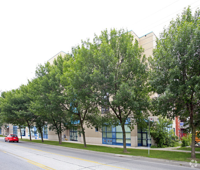 205 Birmingham St, Toronto, ON en alquiler - Foto del edificio - Imagen 2 de 2