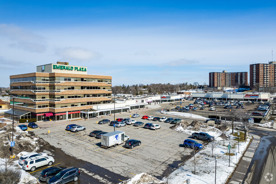 1547 Merivale Rd, Ottawa, ON en alquiler - Foto del edificio - Imagen 3 de 7