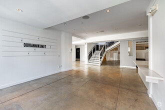 8240 W Sunset Blvd, West Hollywood, CA en alquiler Foto del interior- Imagen 2 de 19