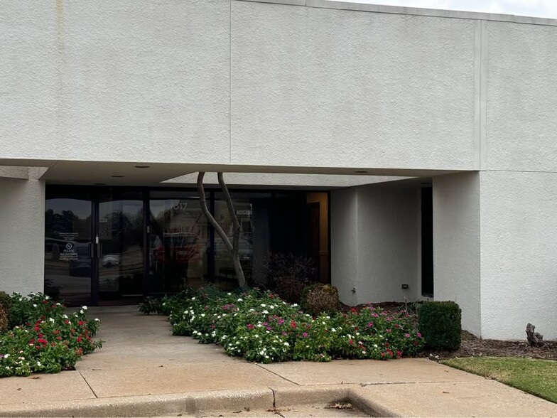 817 S Elm Pl, Broken Arrow, OK en alquiler - Foto del edificio - Imagen 1 de 16