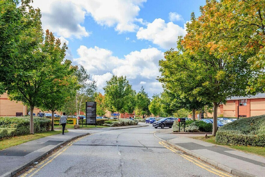Bruntcliffe Rd, Morley en alquiler - Foto del edificio - Imagen 3 de 7