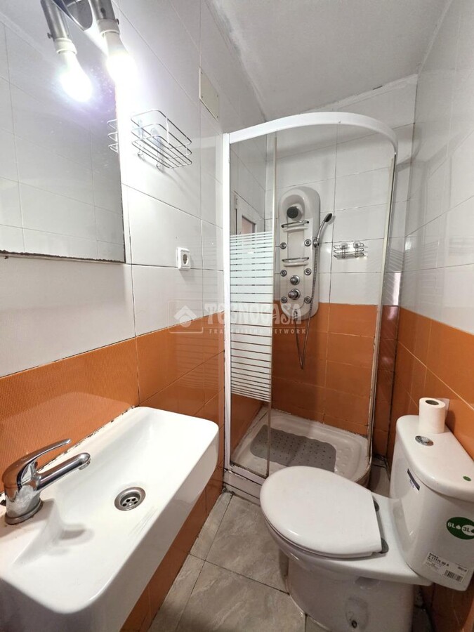 Madrid, MAD 28025 -  -  - Foto del interior - Image 1 of 2