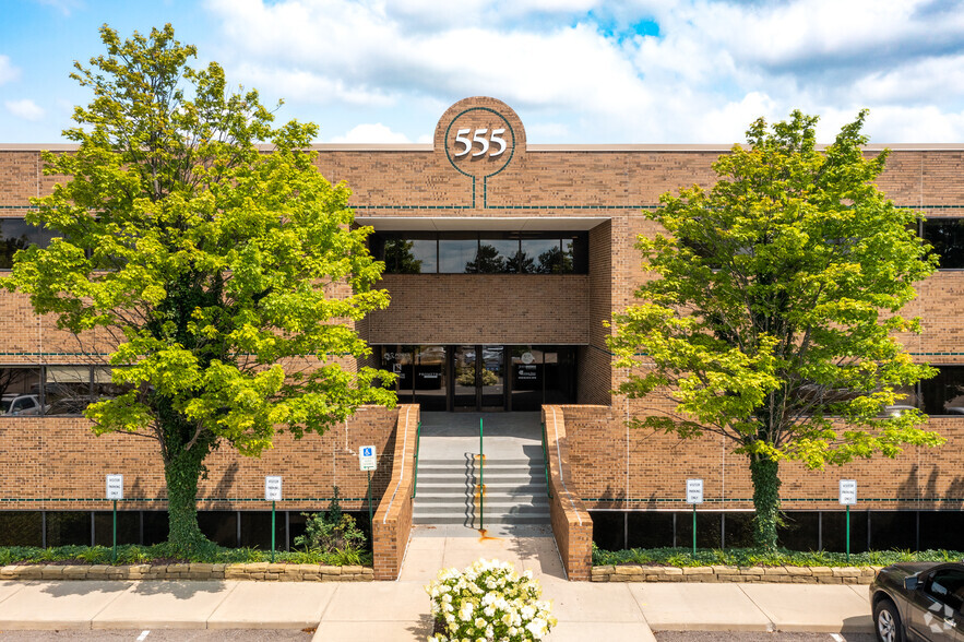 555 Briarwood Cir, Ann Arbor, MI en alquiler - Foto del edificio - Imagen 1 de 12