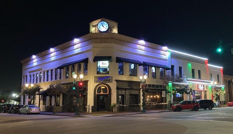 201 N Citrus Ave, Covina, CA en alquiler - Foto del edificio - Imagen 1 de 15