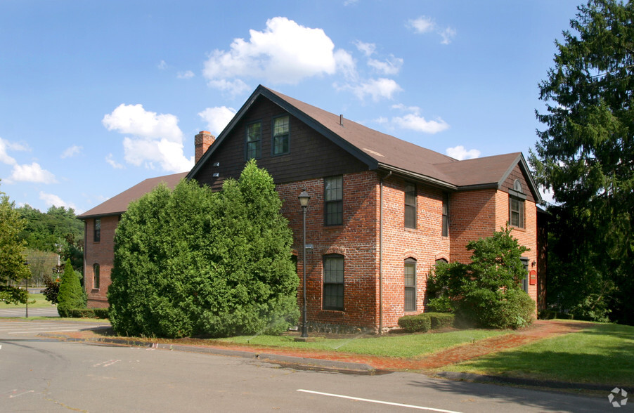 50 Albany Tpke, Canton, CT en alquiler - Foto del edificio - Imagen 3 de 16