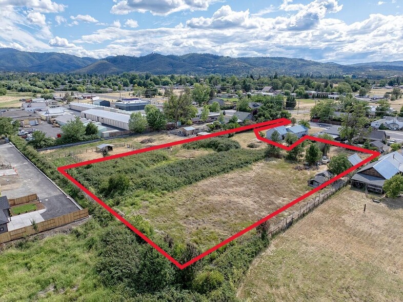 963 Lozier ln, Medford, OR en venta - Foto del edificio - Imagen 2 de 7