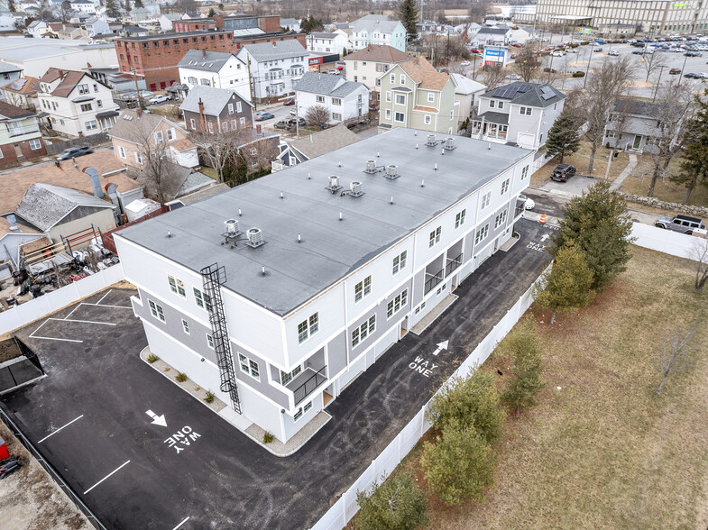 889 Grinnell St, Fall River, MA en venta - Foto del edificio - Imagen 3 de 32