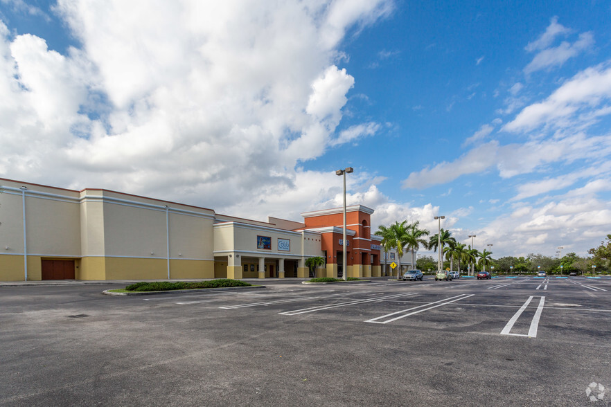 17355 NW 59th Ave, Hialeah, FL en venta - Foto principal - Imagen 1 de 6