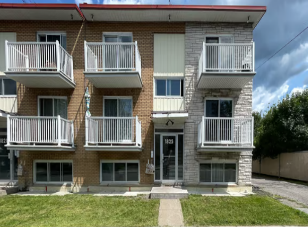 1825 Rue Sainte-Hélène, Longueuil, QC en venta - Foto principal - Imagen 1 de 1