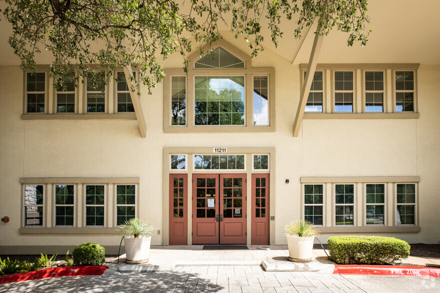 11211 Taylor Draper Ln, Austin, TX en alquiler - Foto del edificio - Imagen 1 de 19