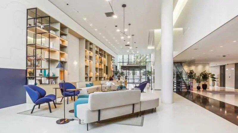 96-104 avenue Charles de Gaulle, Neuilly-sur-Seine en alquiler - Vestíbulo - Imagen 3 de 9