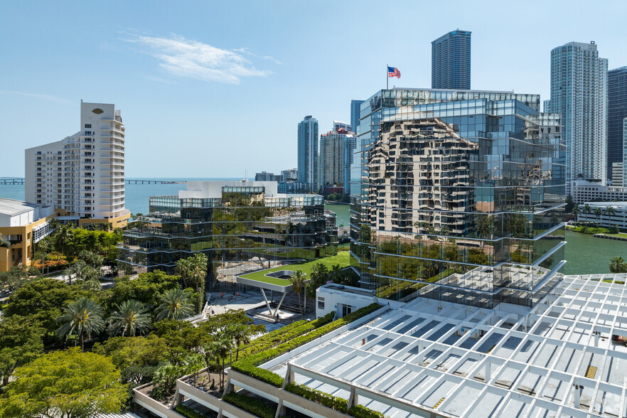 601 Brickell Key Dr, Miami, FL en alquiler - Foto del edificio - Imagen 2 de 15