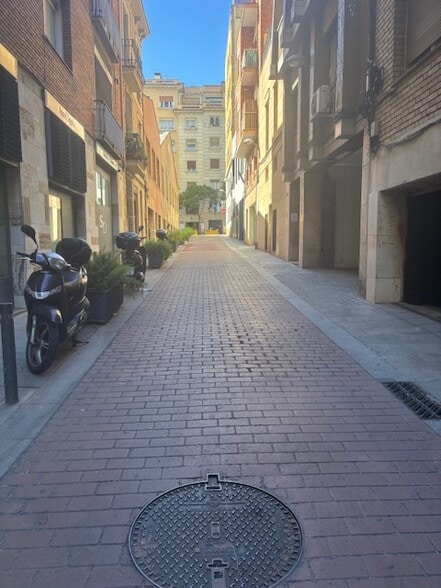 Local en Barcelona, Barcelona en alquiler - Foto del edificio - Imagen 3 de 5