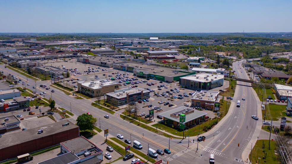 655 Fairway Rd, Kitchener, ON en alquiler - Foto del edificio - Imagen 2 de 6