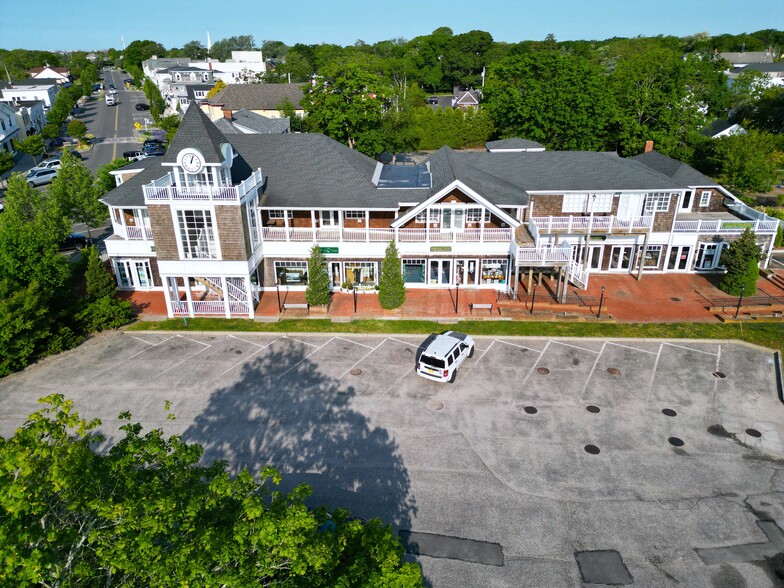 132 Main St, Westhampton Beach, NY en venta - Foto del edificio - Imagen 3 de 11