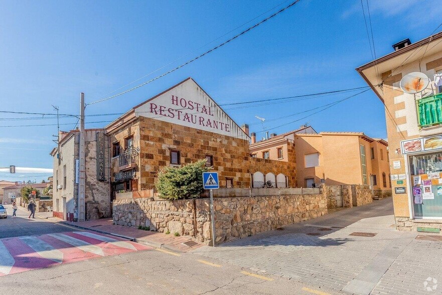Hotel y hospedaje en Navalafuente, Madrid en venta - Foto del edificio - Imagen 1 de 24