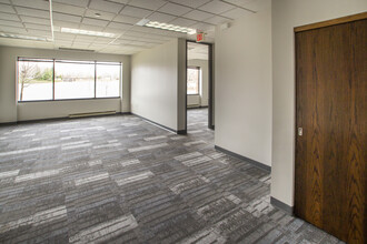 175 N Patrick Blvd, Brookfield, WI en alquiler Foto del interior- Imagen 2 de 4