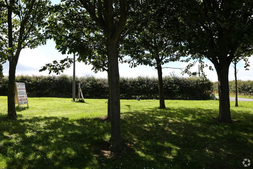 Botany Way, Whitby en venta - Foto del edificio - Imagen 2 de 3