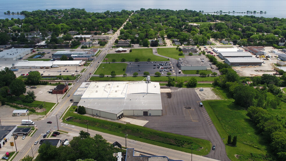 413 E Murdock Ave, Oshkosh, WI en alquiler - Foto del edificio - Imagen 3 de 14