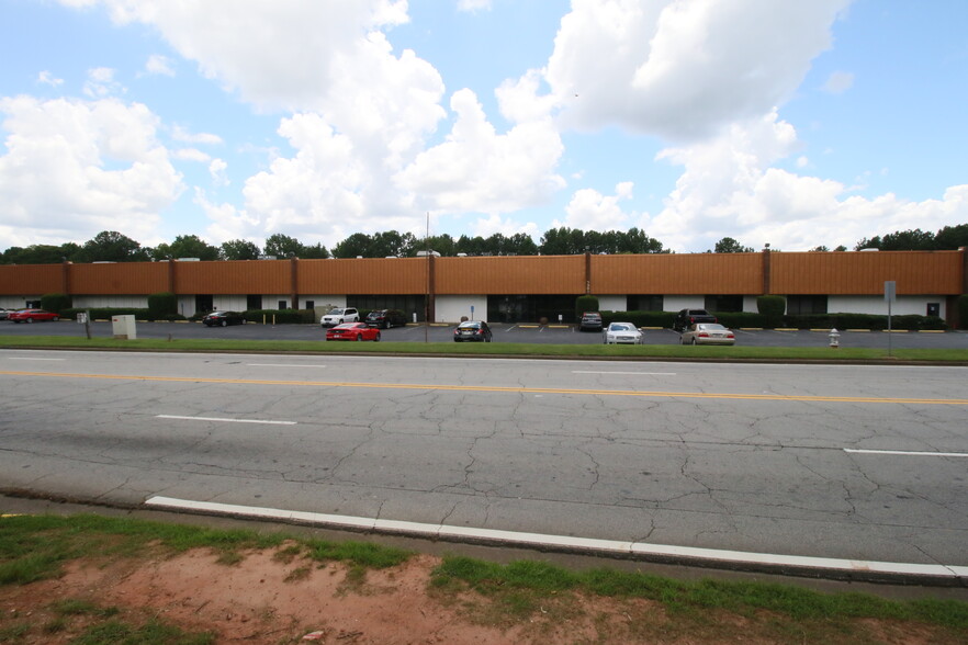 5305 Snapfinger Woods Dr, Decatur, GA en venta - Foto del edificio - Imagen 2 de 27