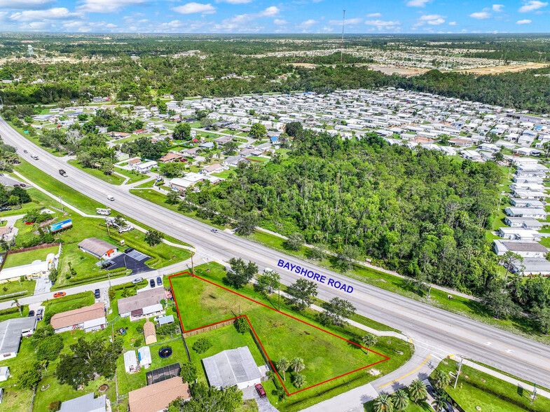 1407 Lincoln Ave, North Fort Myers, FL en venta - Foto del edificio - Imagen 3 de 12