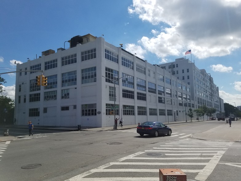 630 Flushing Ave, Brooklyn, NY en alquiler - Foto del edificio - Imagen 1 de 16