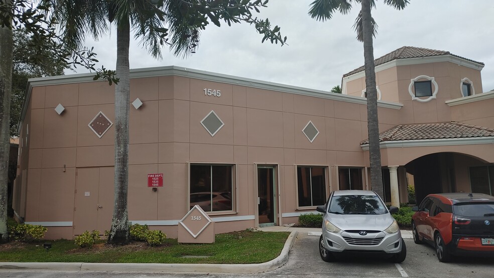 1545 N Park Dr, Weston, FL en alquiler - Foto del edificio - Imagen 3 de 21