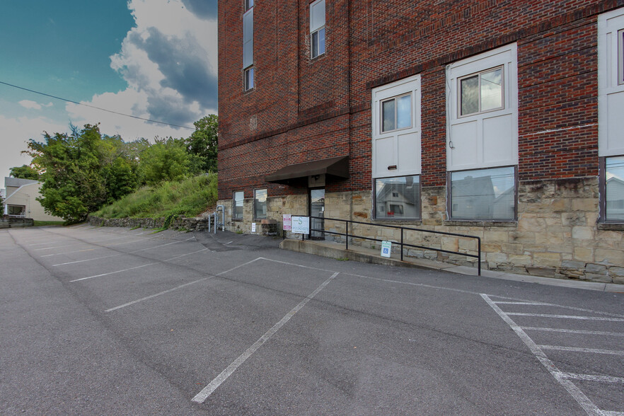 1352 5th Ave, Coraopolis, PA en alquiler - Foto del edificio - Imagen 3 de 12