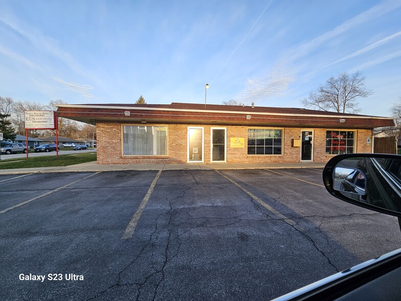 853 N Highland Ave, Aurora, IL en venta - Foto del edificio - Imagen 2 de 6