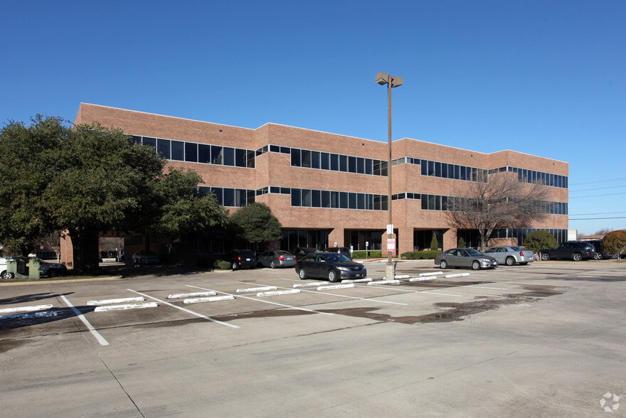 2340 E Trinity Mills Rd, Carrollton, TX en alquiler - Foto del edificio - Imagen 3 de 7