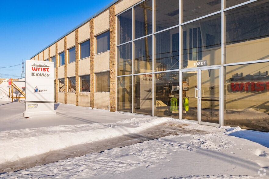10801 Boul Ray-Lawson, Montréal, QC en alquiler - Foto del edificio - Imagen 2 de 4