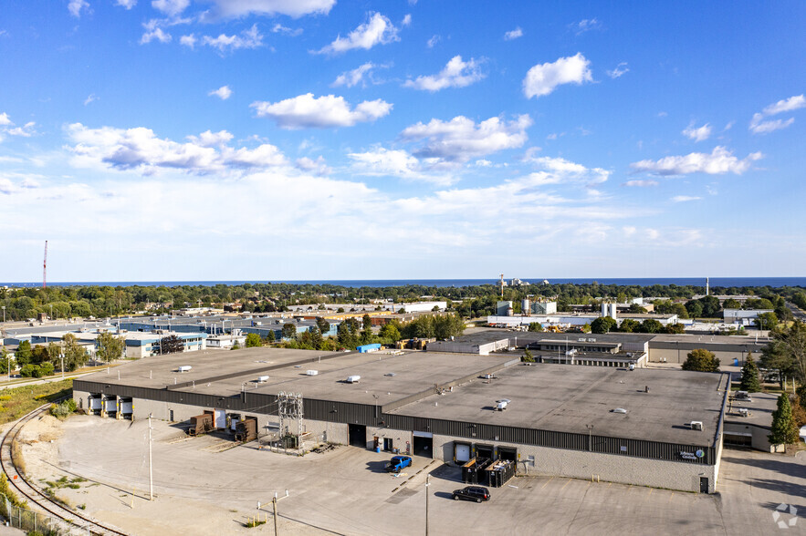 505 Finley Ave, Ajax, ON en alquiler - Foto del edificio - Imagen 3 de 5