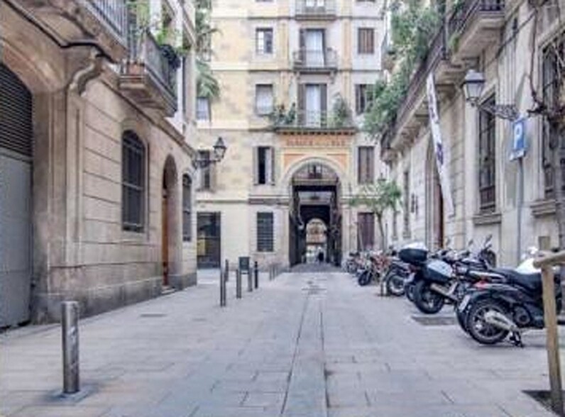 Edificio residencial en Barcelona, Barcelona en venta - Foto del edificio - Imagen 3 de 4