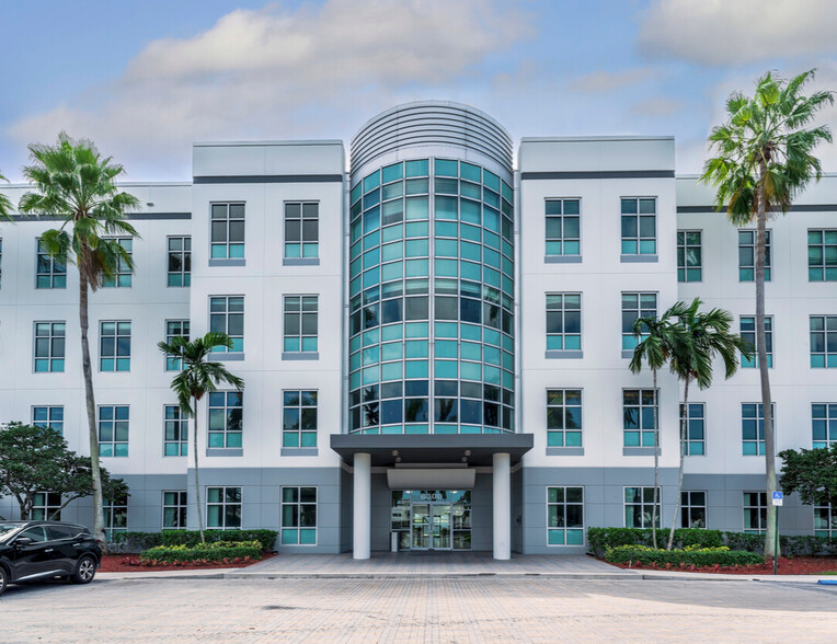 8200 NW 33rd St, Doral, FL en alquiler - Foto del edificio - Imagen 1 de 37