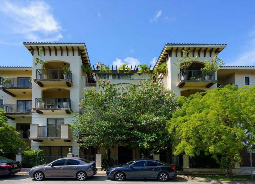 300 Majorca Ave, Coral Gables, FL en venta - Foto del edificio - Imagen 2 de 23