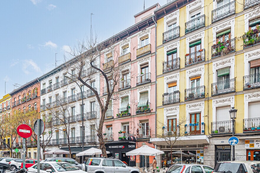 Edificio residencial en Madrid, Madrid en venta - Foto del edificio - Imagen 2 de 2