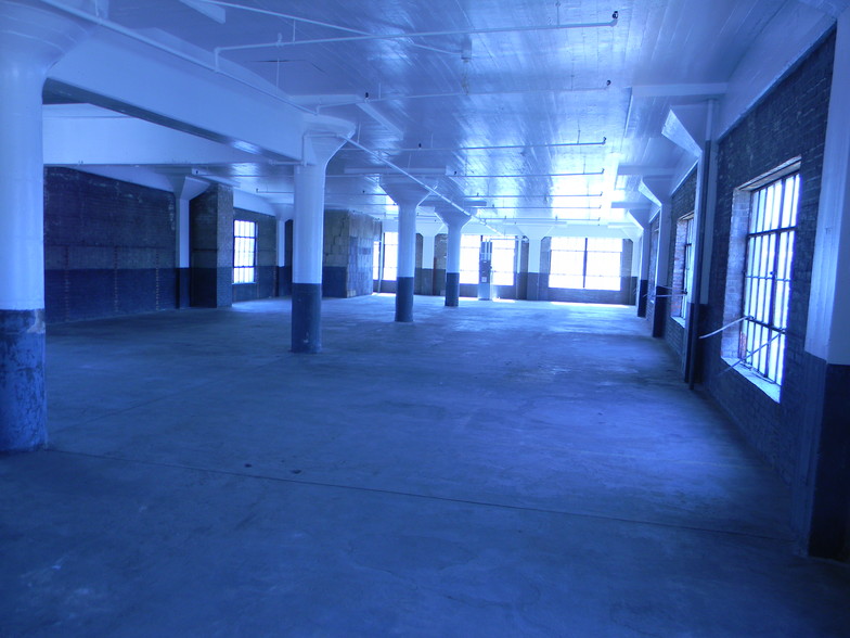 1206 Smith St, Charleston, WV en alquiler - Foto del interior - Imagen 3 de 4