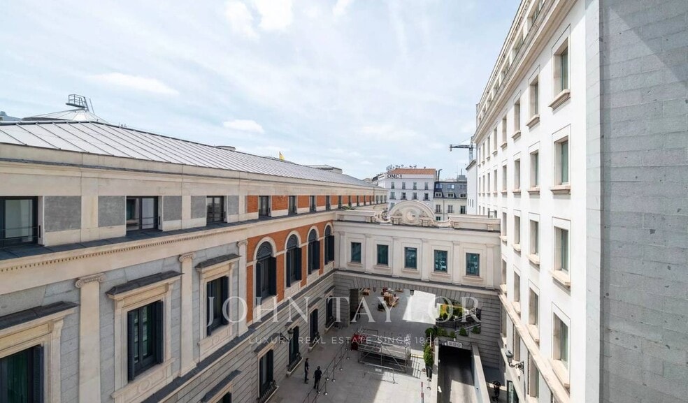 Edificio residencial en Madrid, Madrid en venta - Foto del edificio - Imagen 2 de 16