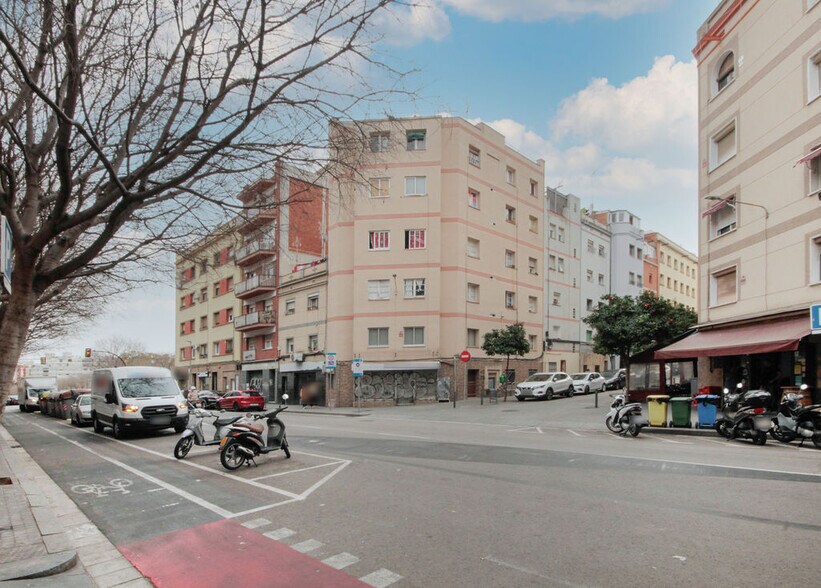 Edificio residencial en L'Hospitalet de Llobregat, Barcelona en venta - Foto del edificio - Imagen 2 de 3