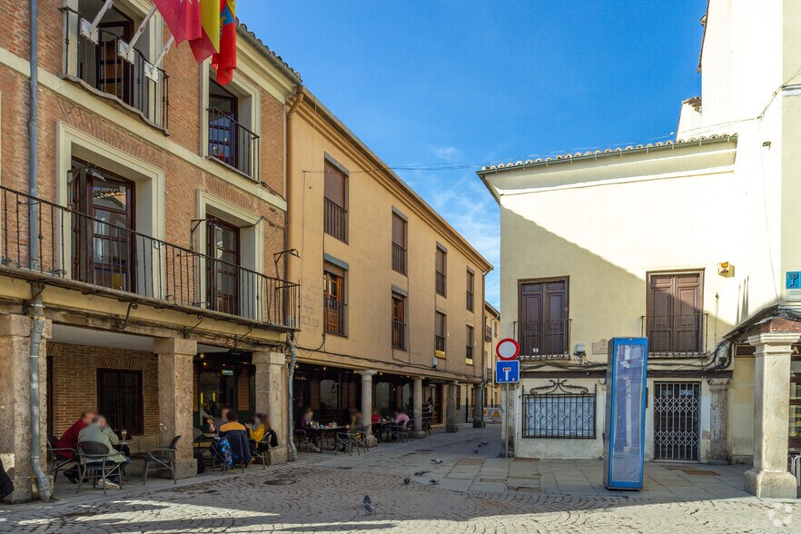 Calle San Felipe Neri, 3, Alcalá de Henares, Madrid en alquiler - Foto del edificio - Imagen 1 de 2