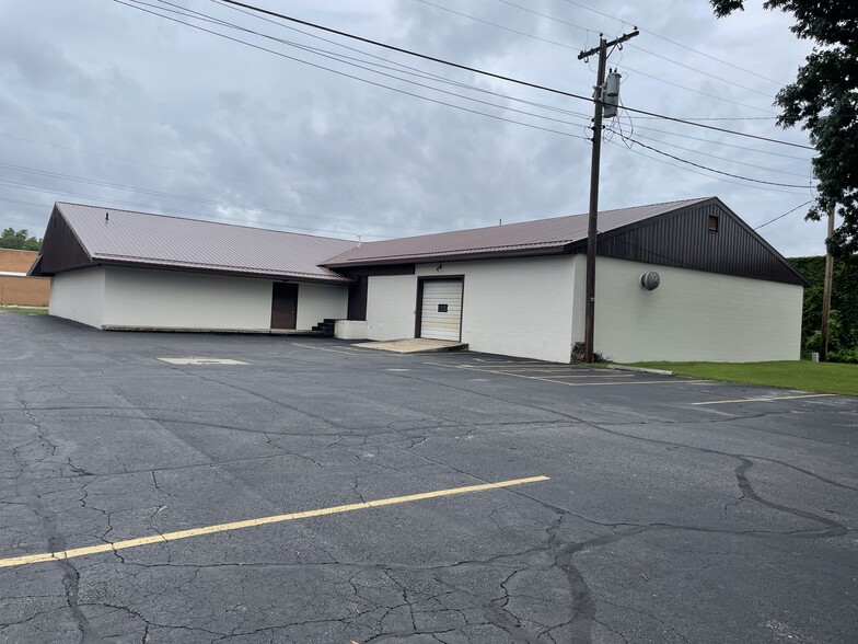 1727 W Lusher Ave, Elkhart, IN en venta - Foto del edificio - Imagen 2 de 7