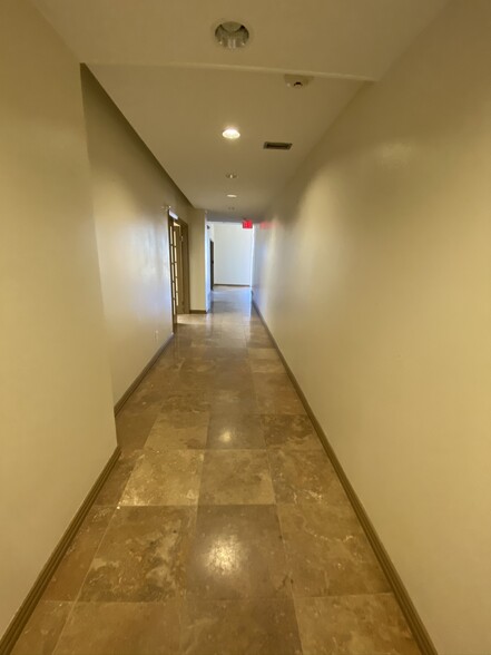 1120 Empire Central Pl, Dallas, TX en alquiler - Foto del interior - Imagen 2 de 12