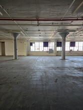 1717 Troutman St, Flushing, NY en alquiler Foto del interior- Imagen 2 de 7