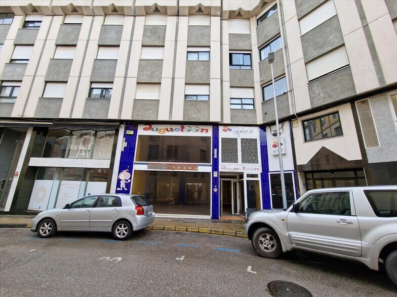 Calle San Juan Apóstol, Ponferrada, León en venta - Foto del edificio - Imagen 1 de 17