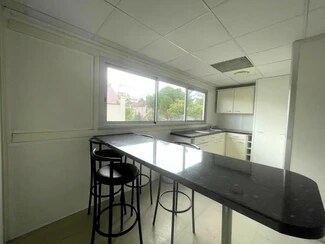 Más detalles de Rue De Sambre Et Meuse, Houilles - Nave en venta