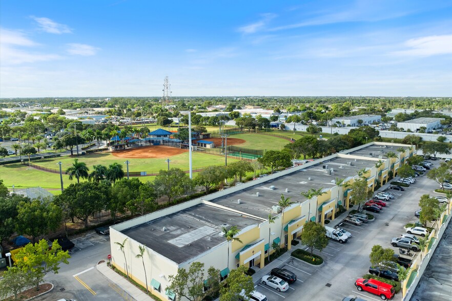 1747-1781 Banks Rd, Margate, FL en alquiler - Foto del edificio - Imagen 3 de 6